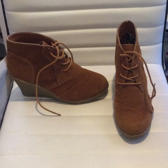 Brown suede croc effect wedge heeled booties,7/8 - Picture 2 of 5